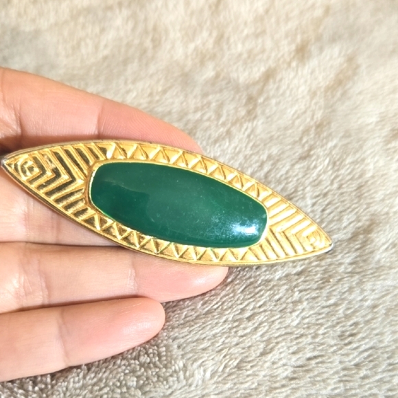 #627 Vintage Gold Tone and Green Brooch - Picture 3 of 3